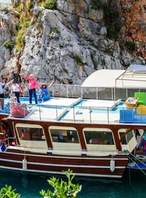 Laser Travel and Tours boat tour