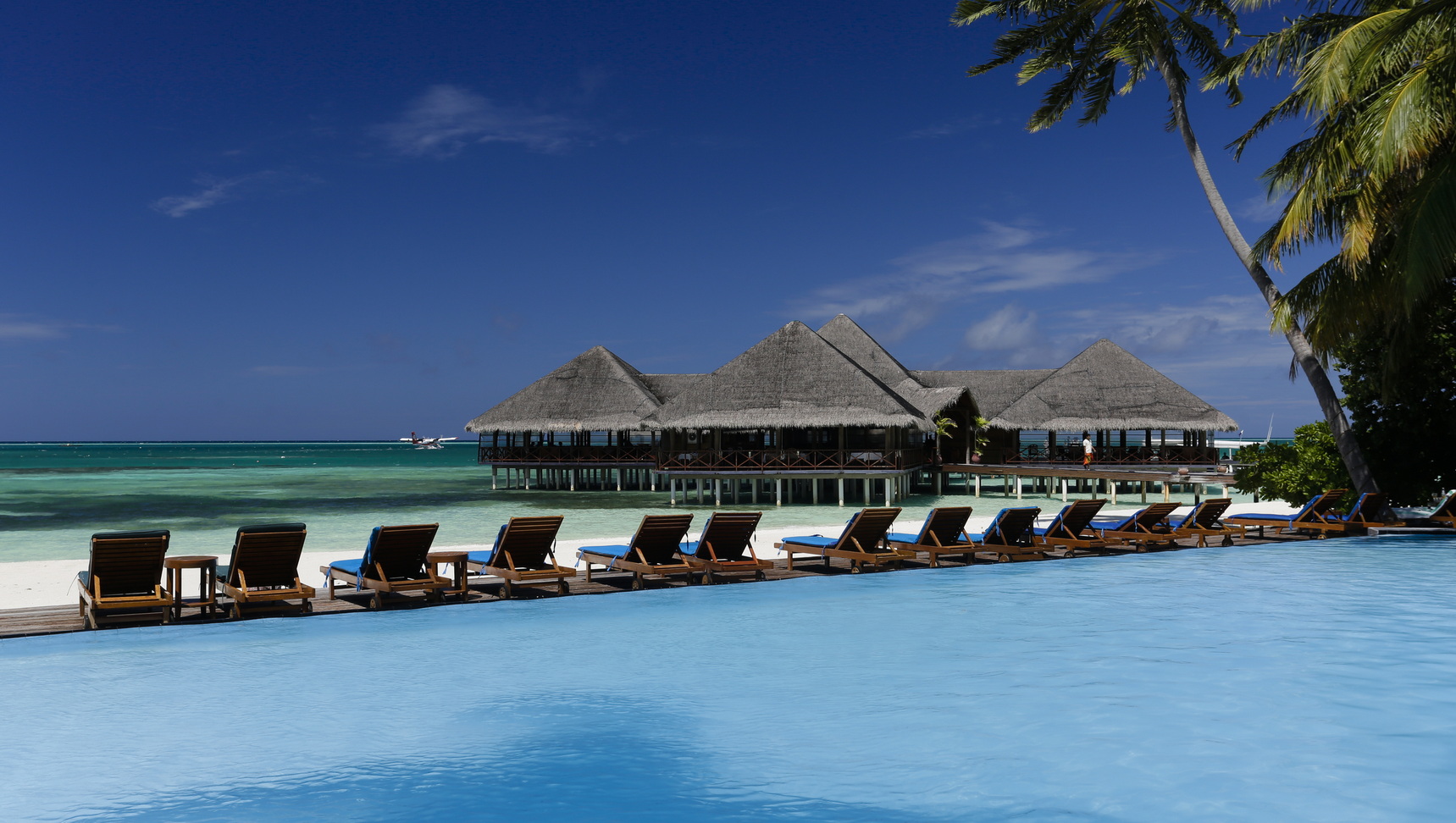 Medhufushi Island Resort package from Nepal